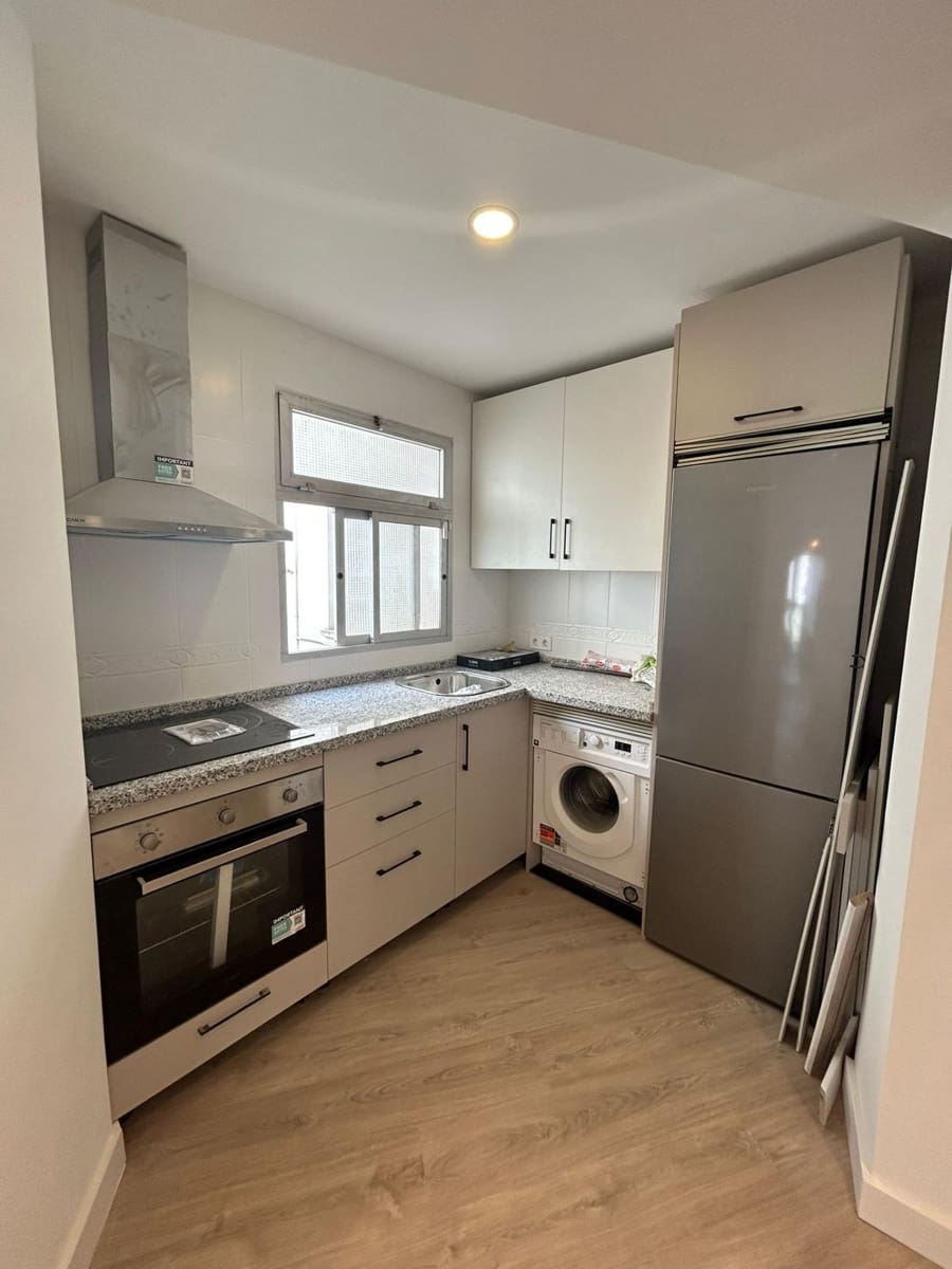 Piso de 3 habitaciones en Málaga ciudad en venta - 290.000 € (Ref: 9506016)