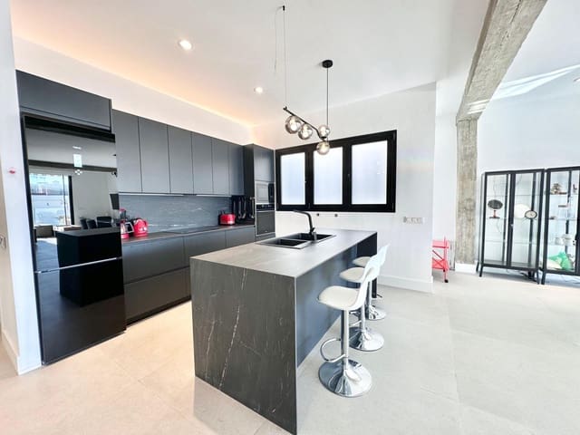 Piso de 3 habitaciones en Centro Historico, Málaga ciudad en venta - 1.395.000 € (Ref: 9506018)