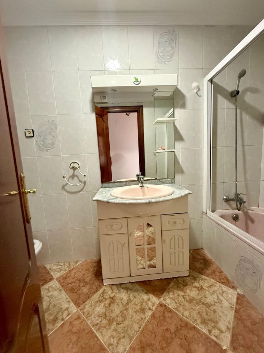 Piso de 3 habitaciones en Málaga ciudad en venta - 270.000 € (Ref: 9506033)