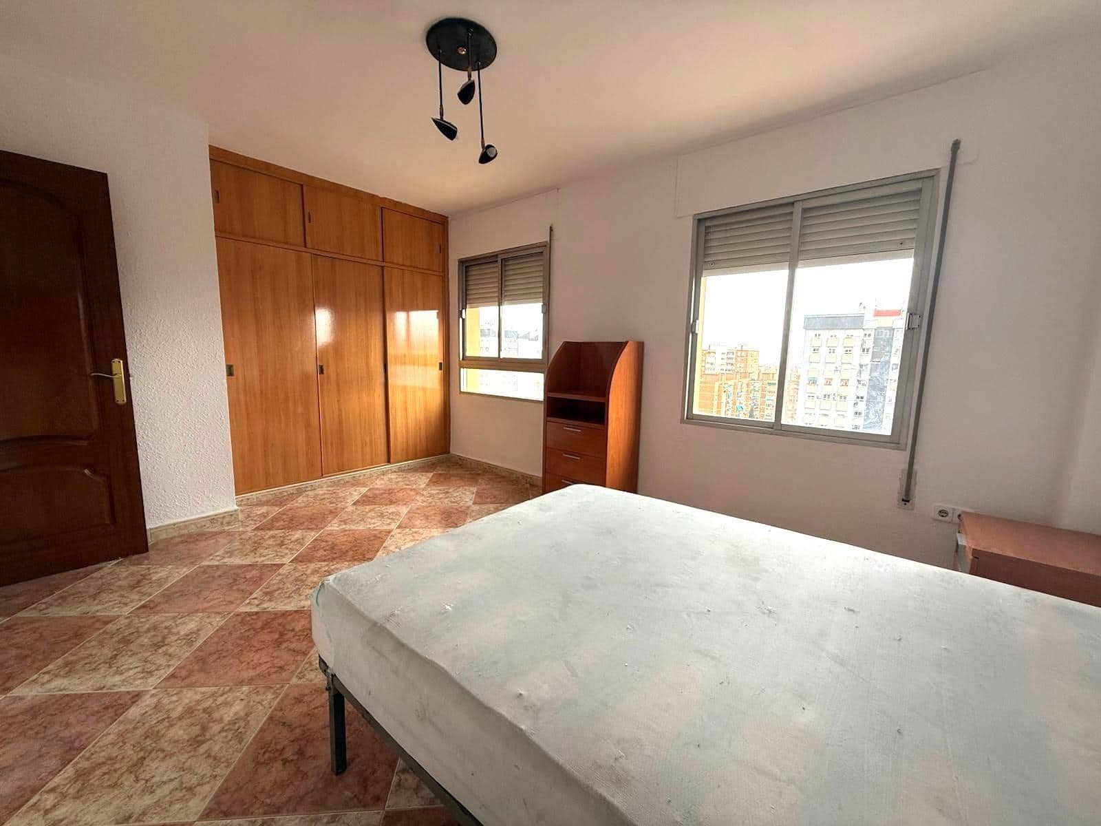 Piso de 3 habitaciones en Málaga ciudad en venta - 270.000 € (Ref: 9506033)