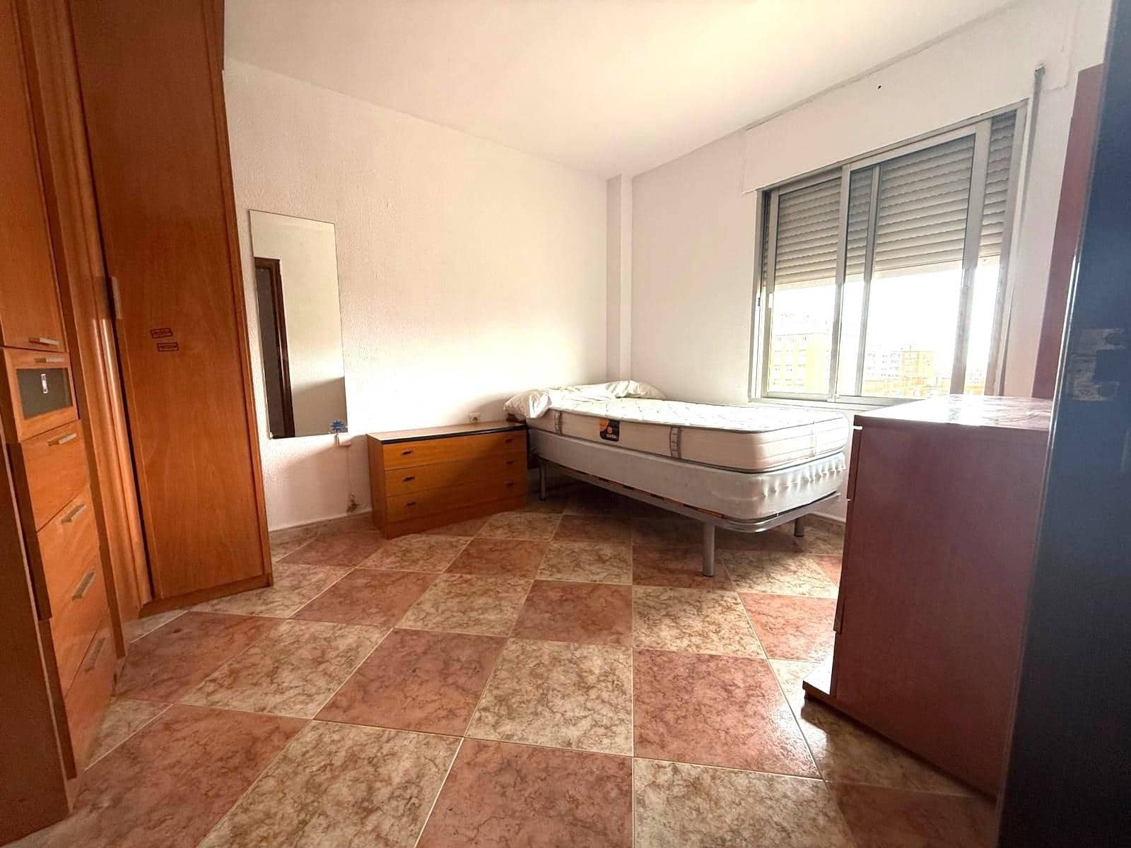 Piso de 3 habitaciones en Málaga ciudad en venta - 270.000 € (Ref: 9506033)