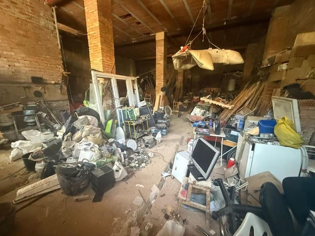 Hus til salgs i Ciudad Jardín, Málaga by - € 318 000 (Ref: 9506035)