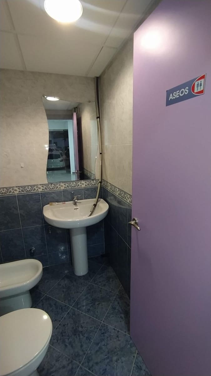 Commercieel te koop in Malaga stad - € 147.000 (Ref: 9506050)