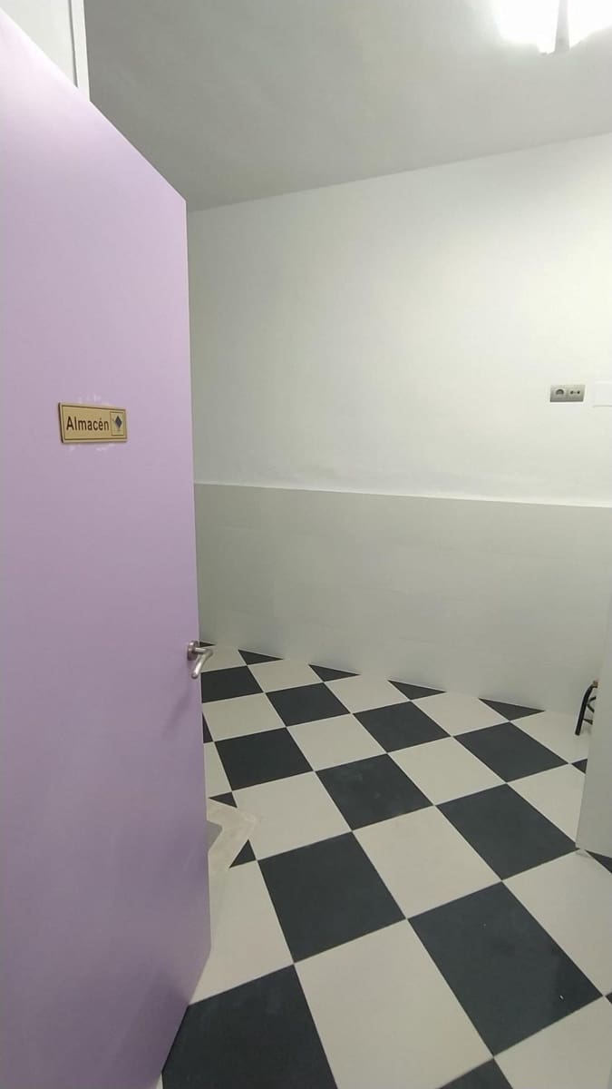 Commercieel te koop in Malaga stad - € 147.000 (Ref: 9506050)