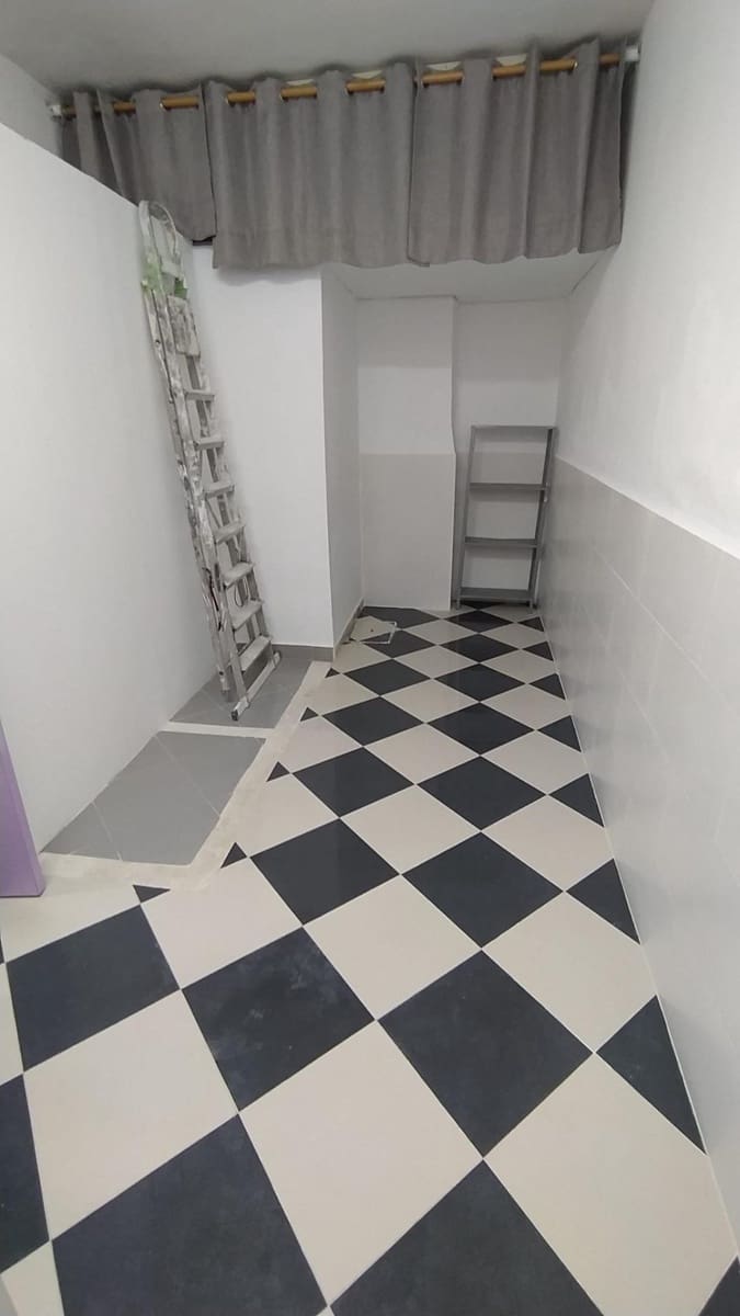 Commercieel te koop in Malaga stad - € 147.000 (Ref: 9506050)