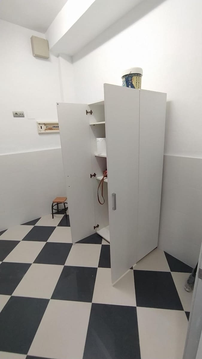 Commercieel te koop in Malaga stad - € 147.000 (Ref: 9506050)