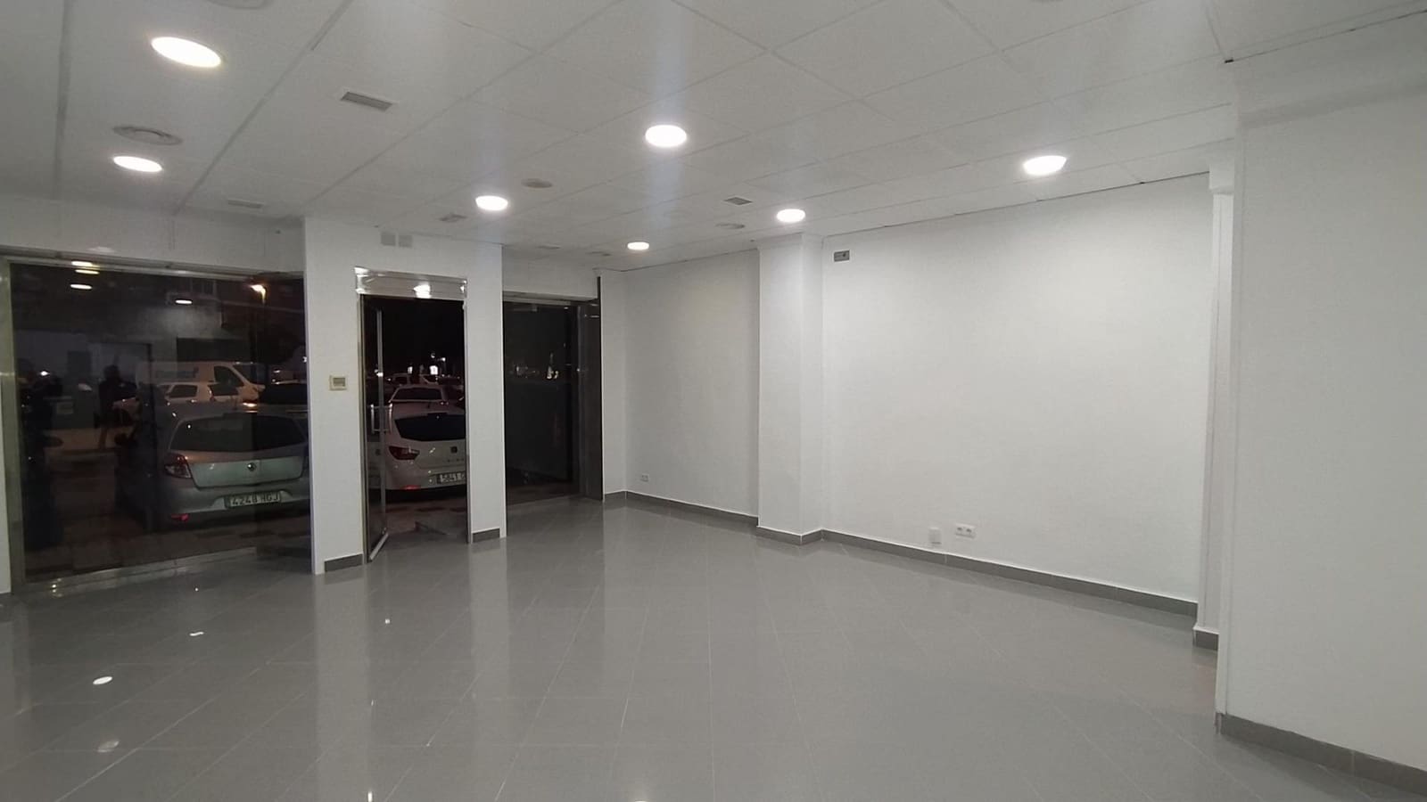 Commercieel te koop in Malaga stad - € 147.000 (Ref: 9506050)