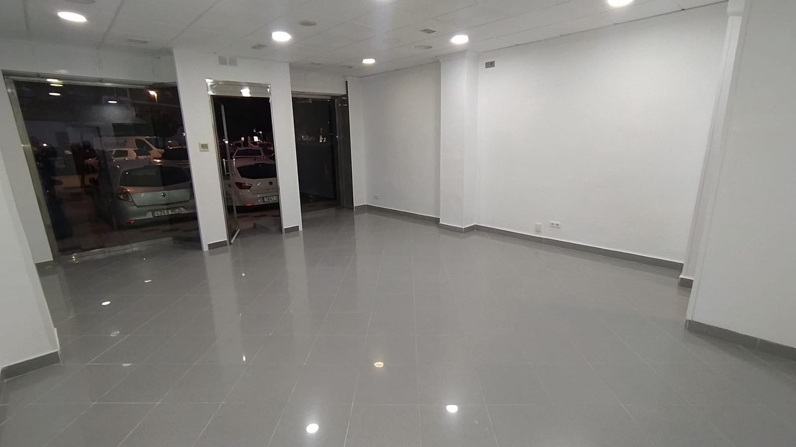 Commercieel te koop in Malaga stad - € 147.000 (Ref: 9506050)