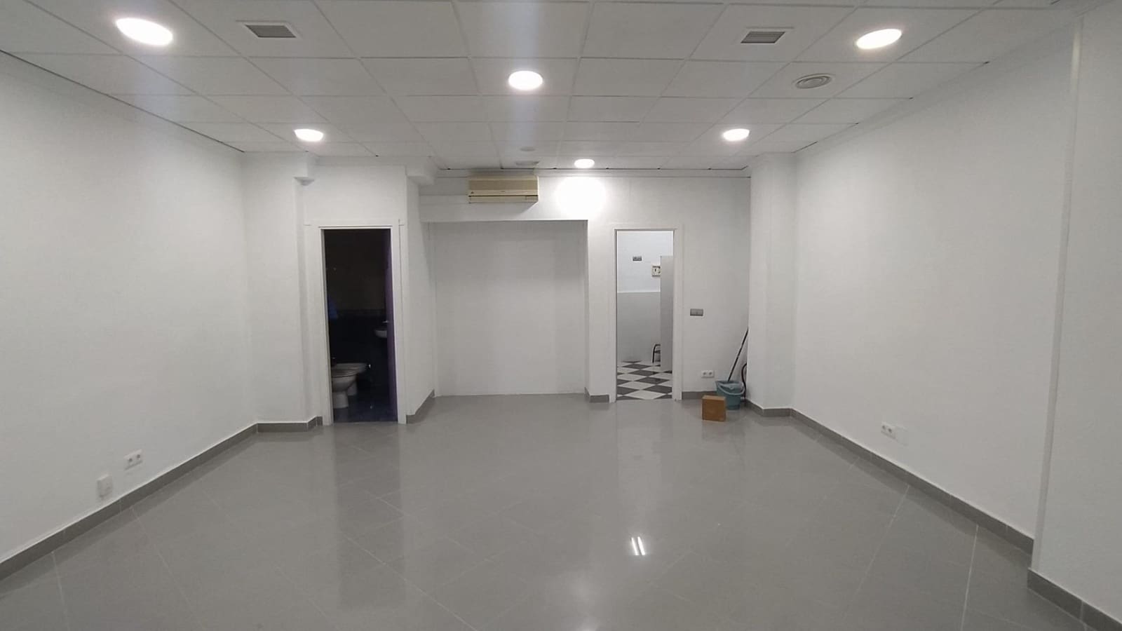 Commercieel te koop in Malaga stad - € 147.000 (Ref: 9506050)