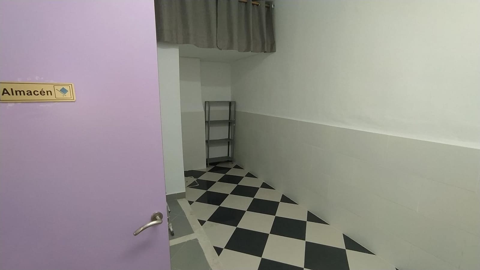 Commercieel te koop in Malaga stad - € 147.000 (Ref: 9506050)