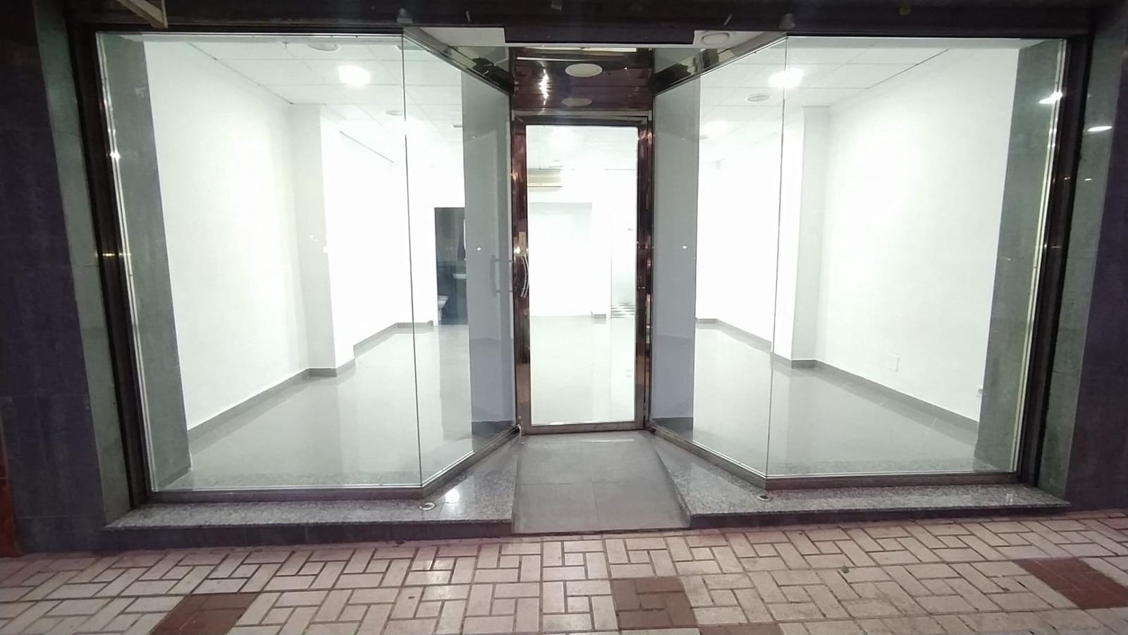 Commercieel te koop in Malaga stad - € 147.000 (Ref: 9506050)