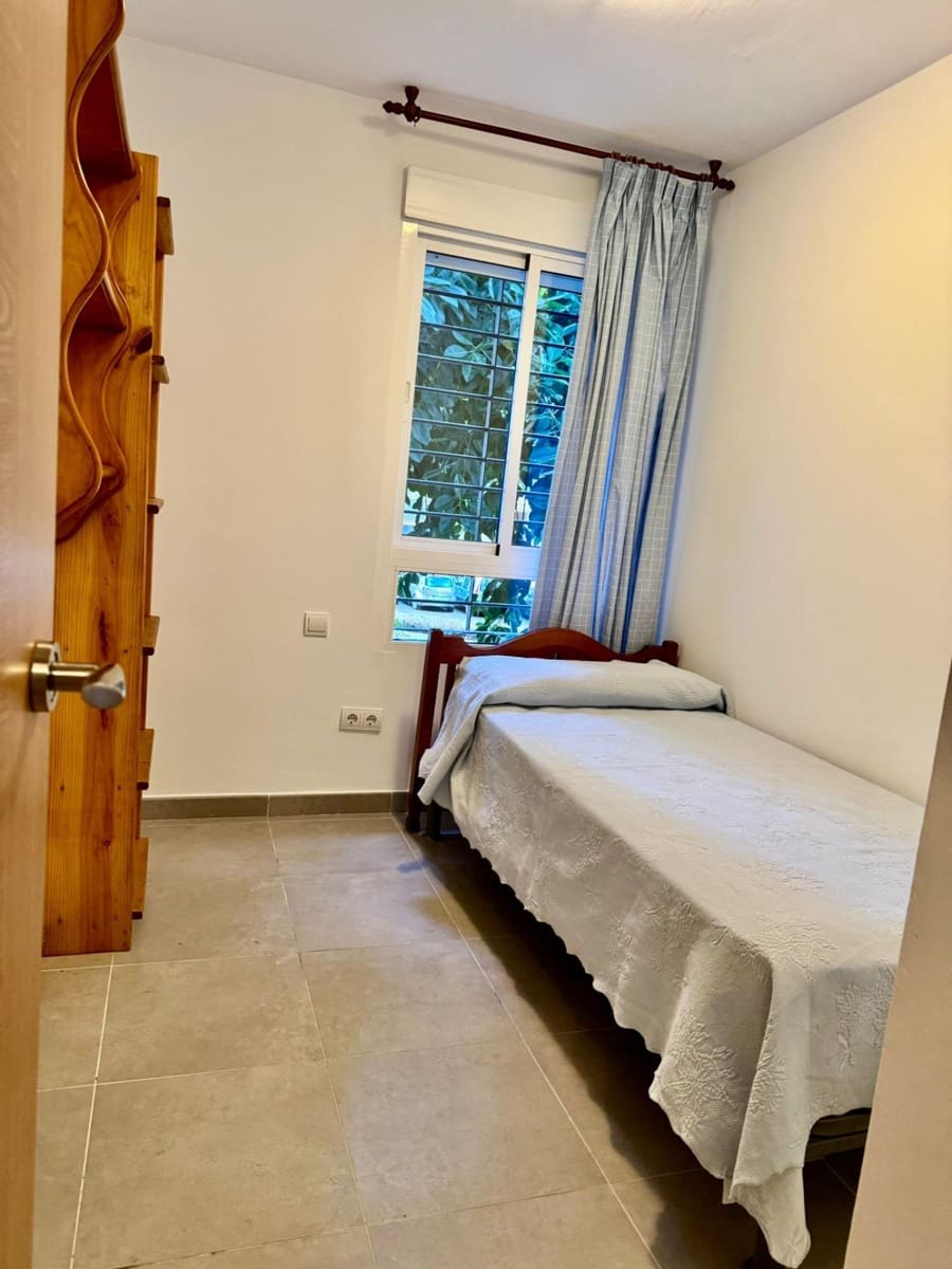 4 slaapkamer Flat te koop in Malaga stad - € 325.000 (Ref: 9506053)