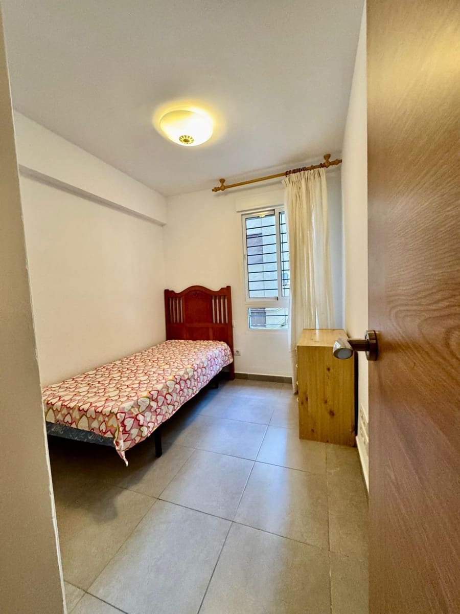 4 slaapkamer Flat te koop in Malaga stad - € 325.000 (Ref: 9506053)