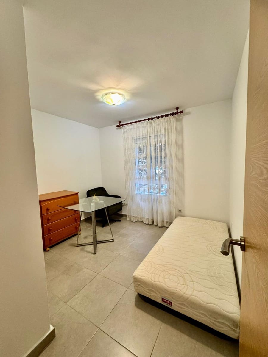 4 slaapkamer Flat te koop in Malaga stad - € 325.000 (Ref: 9506053)