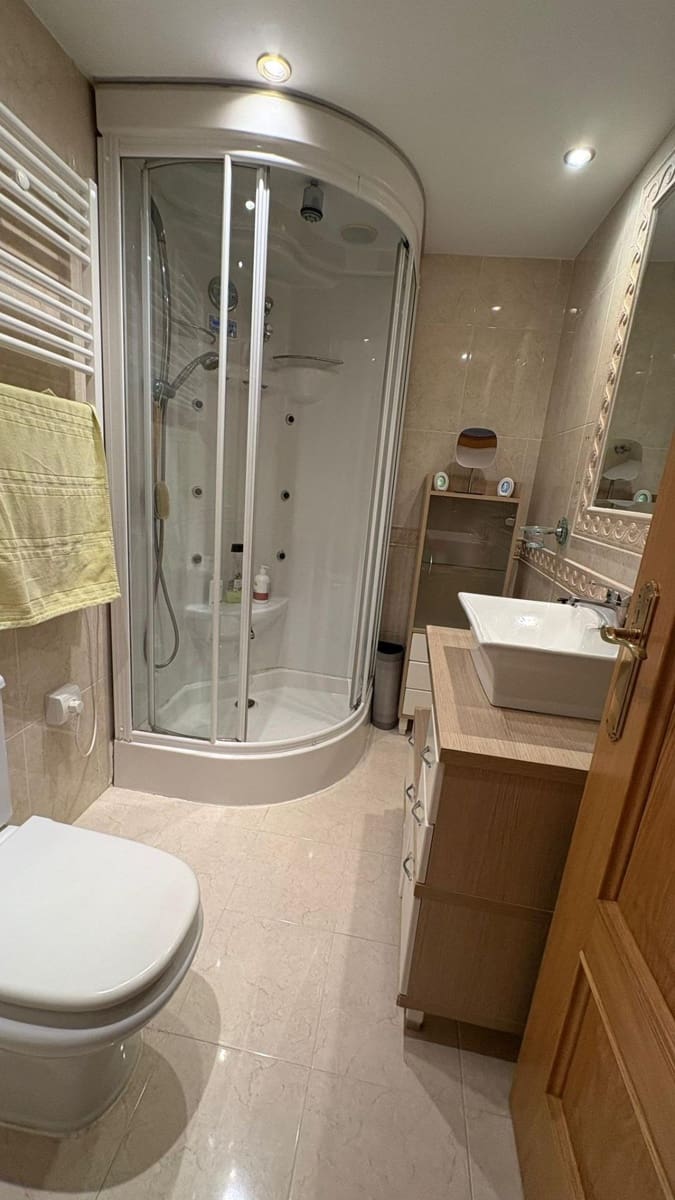 4 sovrum Lägenhet att hyra i Malaga stad med pool - 1 800 € (Ref: 9506061)