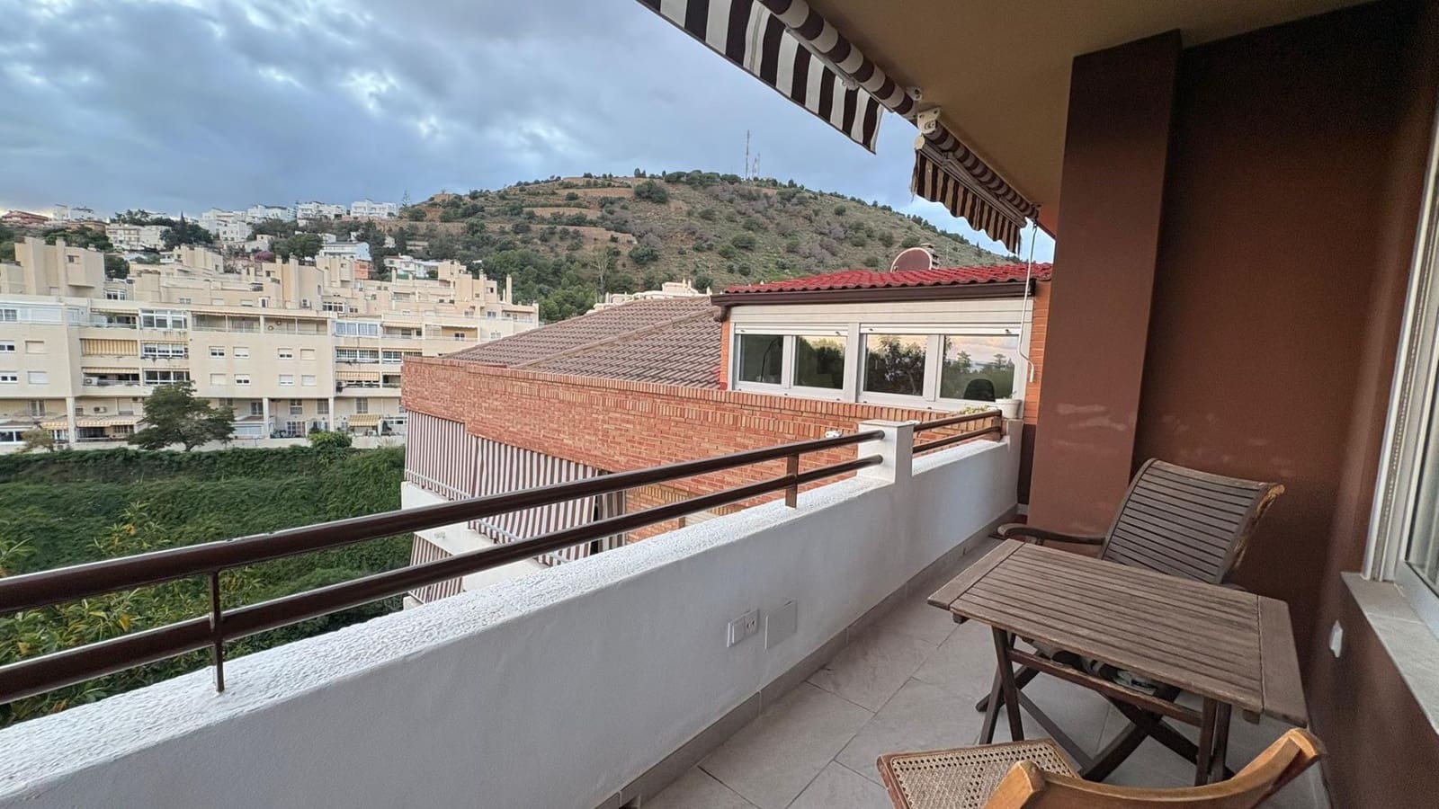 4 sovrum Lägenhet att hyra i Malaga stad med pool - 1 800 € (Ref: 9506061)