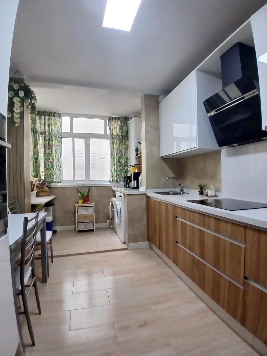 Piso de 4 habitaciones en Málaga ciudad en venta - 350.000 € (Ref: 9506094)