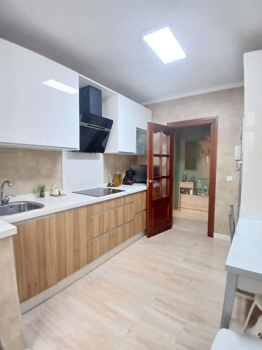 Piso de 4 habitaciones en Málaga ciudad en venta - 350.000 € (Ref: 9506094)