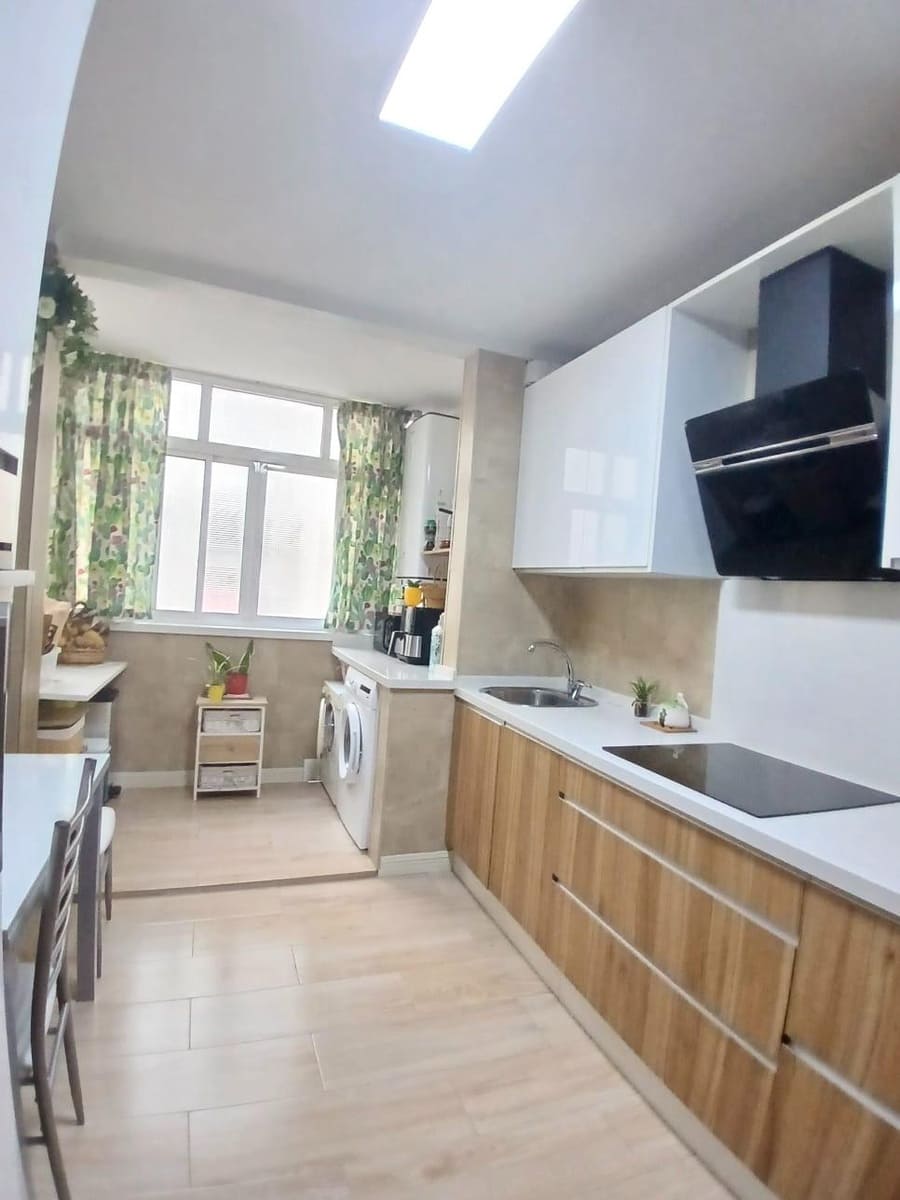 Piso de 4 habitaciones en Málaga ciudad en venta - 350.000 € (Ref: 9506094)