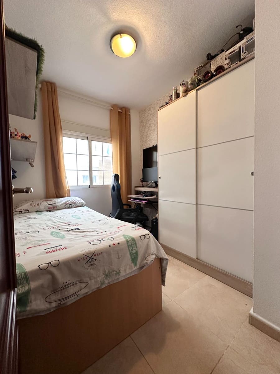 Piso de 4 habitaciones en Málaga ciudad en venta - 350.000 € (Ref: 9506094)
