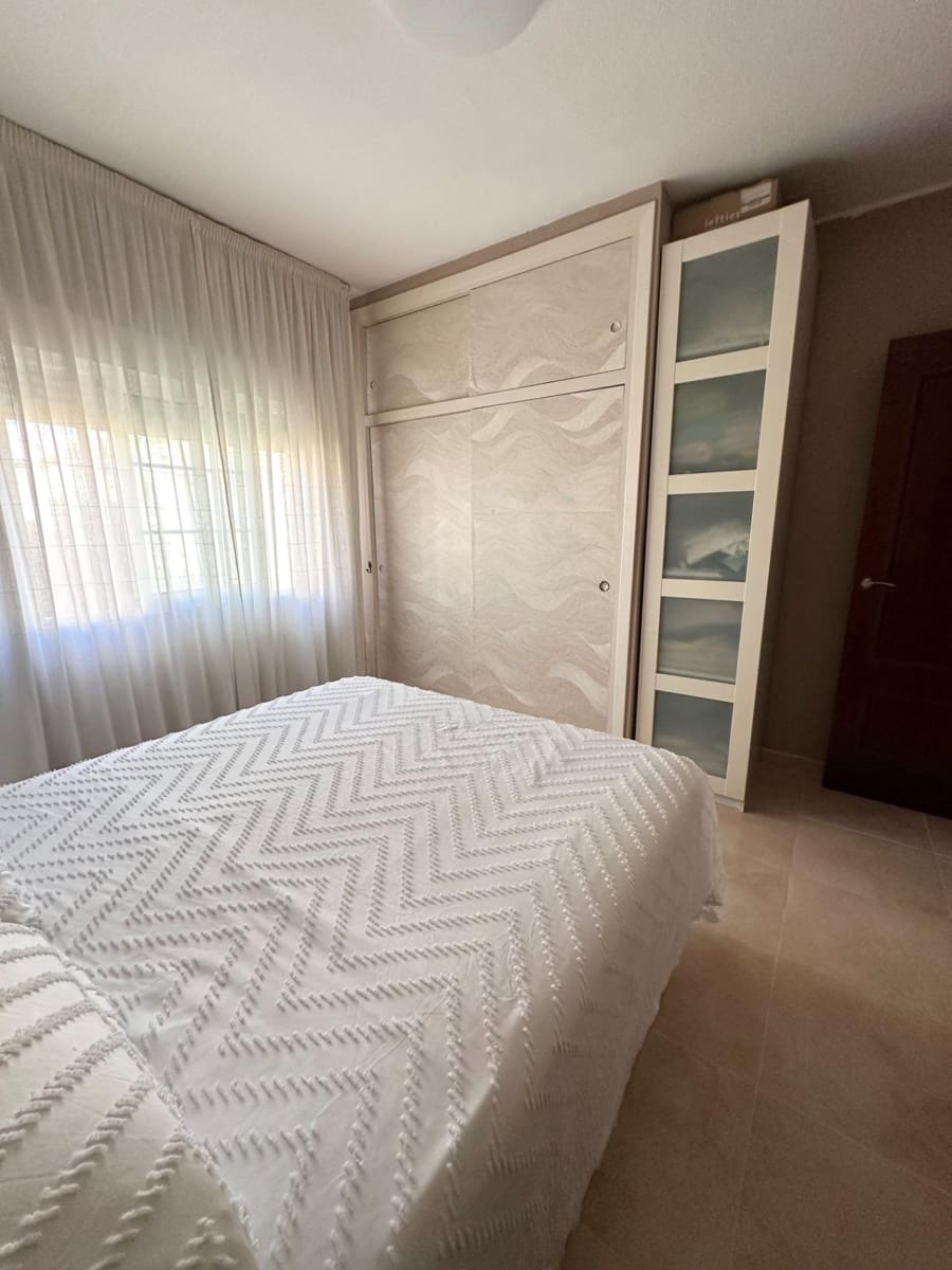 Piso de 4 habitaciones en Málaga ciudad en venta - 350.000 € (Ref: 9506094)