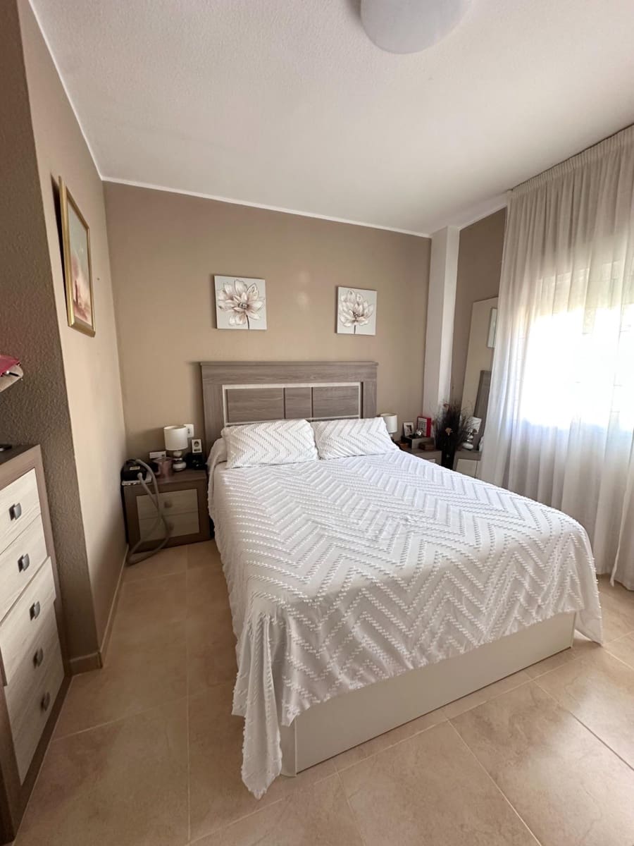 Piso de 4 habitaciones en Málaga ciudad en venta - 350.000 € (Ref: 9506094)