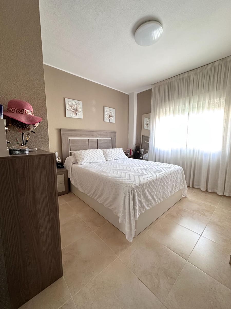Piso de 4 habitaciones en Málaga ciudad en venta - 350.000 € (Ref: 9506094)