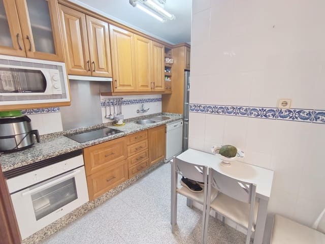 4 sypialnia Mieszkanie na sprzedaż w Miasto Málaga - 340 000 € (Ref: 9506105)
