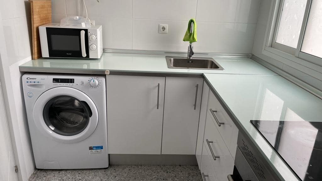 3 soveværelse Lejlighed til leje i Malaga by - € 1.350 (Ref: 9506114)