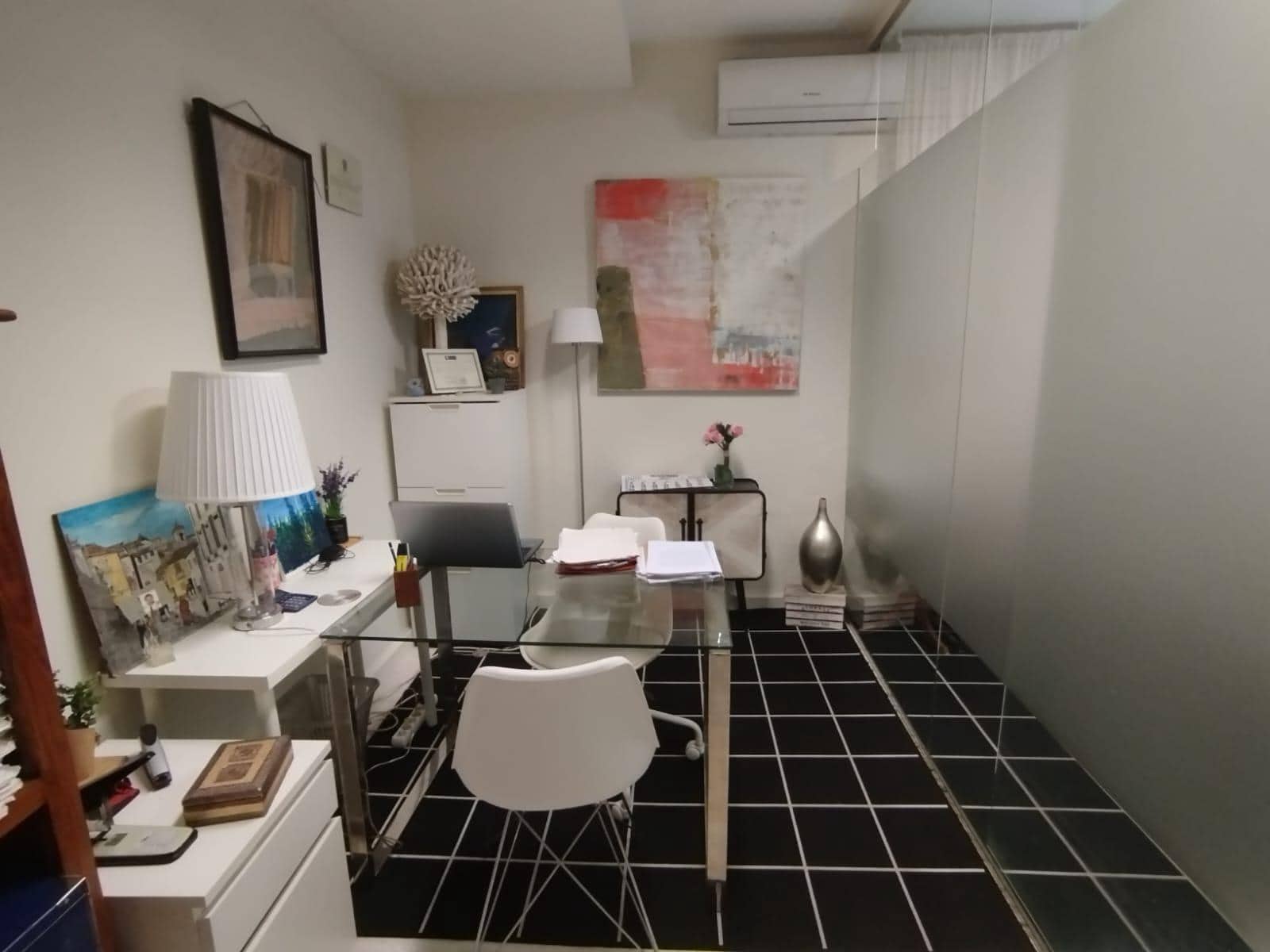 Kantoor te koop in Malaga stad - € 100.000 (Ref: 9506122)