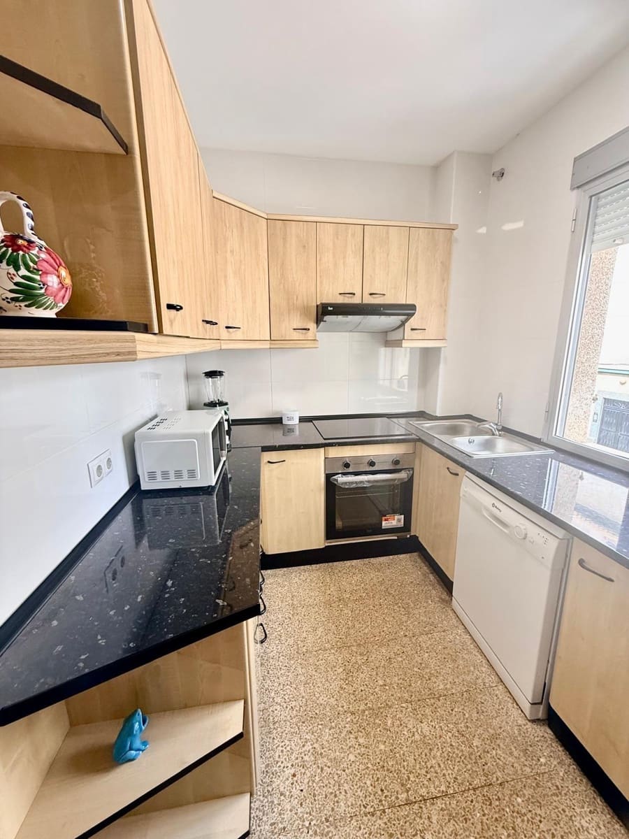 5 bedroom Flat for rent in Malaga city - € 400 (Ref: 9506125)