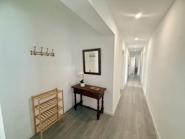 5 bedroom Flat for rent in Gamarra, Málaga city - € 400 (Ref: 9506125)