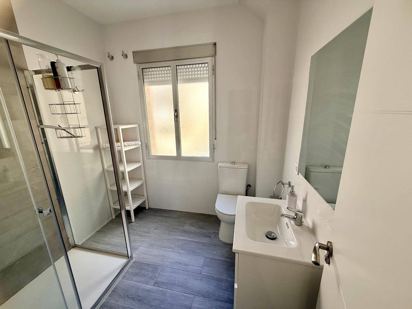 5 bedroom Flat for rent in Malaga city - € 400 (Ref: 9506125)