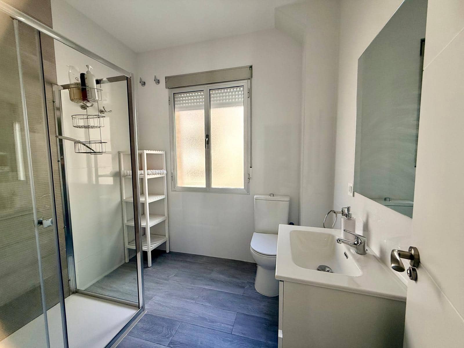 5 bedroom Flat for rent in Malaga city - € 400 (Ref: 9506125)