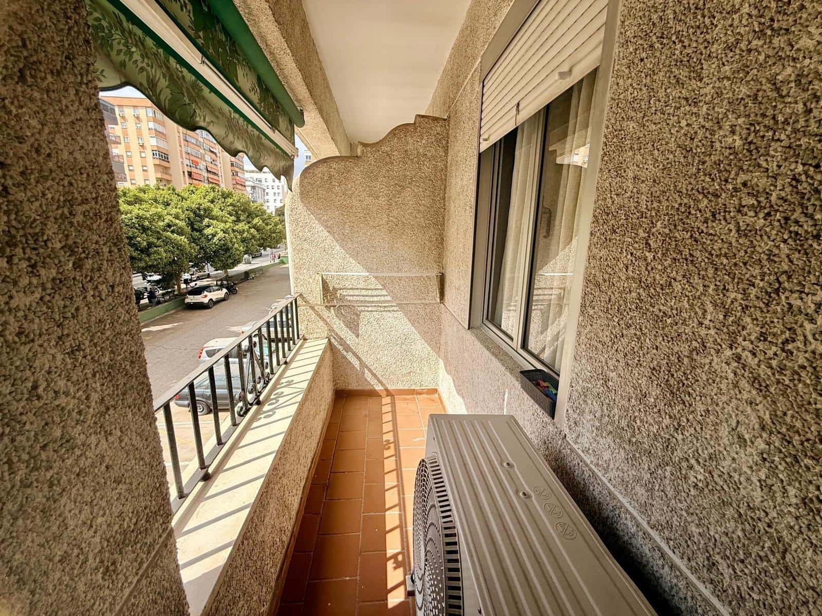 5 bedroom Flat for rent in Malaga city - € 400 (Ref: 9506125)