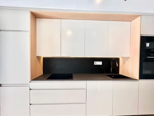 Piso de 3 habitaciones en La Malagueta, Málaga ciudad en venta - 930.000 € (Ref: 9506151)