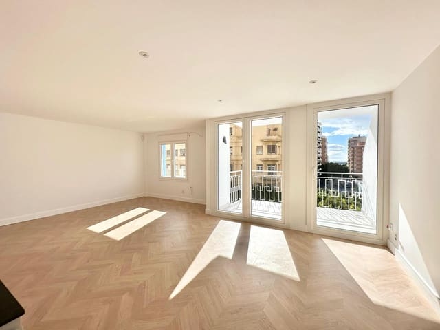 Piso de 3 habitaciones en La Malagueta, Málaga ciudad en venta - 930.000 € (Ref: 9506151)