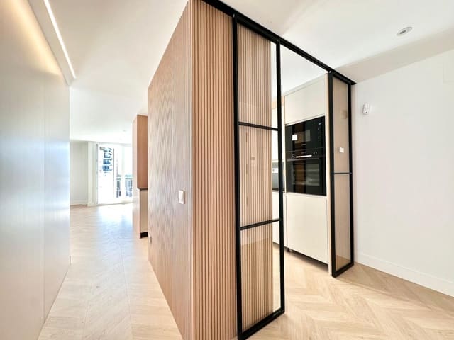 Piso de 3 habitaciones en La Malagueta, Málaga ciudad en venta - 930.000 € (Ref: 9506151)