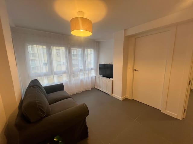 3 sovrum Lägenhet att hyra i Málaga stad - 1 150 € (Ref: 9524403)