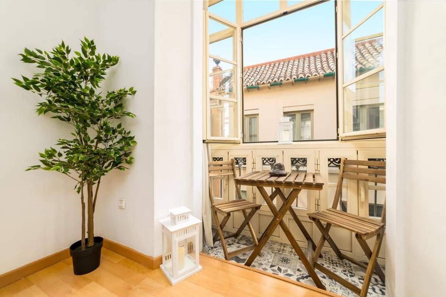 2 soveværelse Lejlighed til leje i Malaga by - € 1.200 (Ref: 9527793)