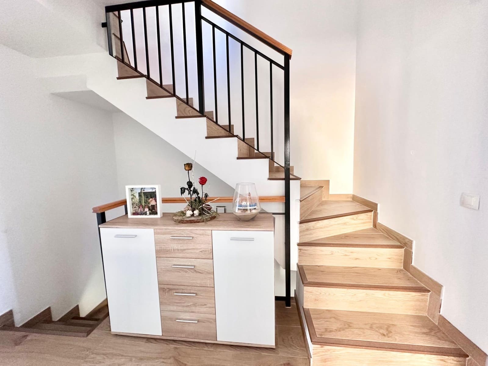 3 sypialnia Dom blizniak na sprzedaż w Cartama z basenem garażem - 385 000 € (Ref: 9530728)