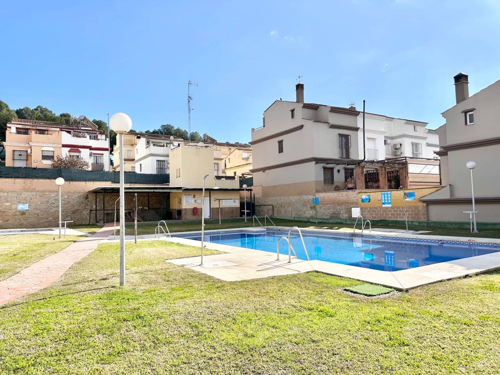 3 sypialnia Dom blizniak na sprzedaż w Cartama z basenem garażem - 385 000 € (Ref: 9530728)