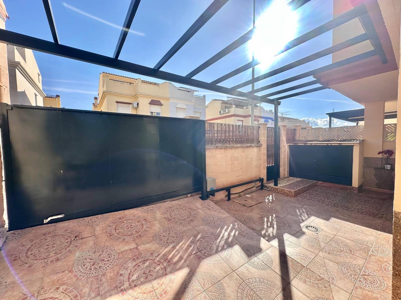 3 sypialnia Dom blizniak na sprzedaż w Cartama z basenem garażem - 385 000 € (Ref: 9530728)