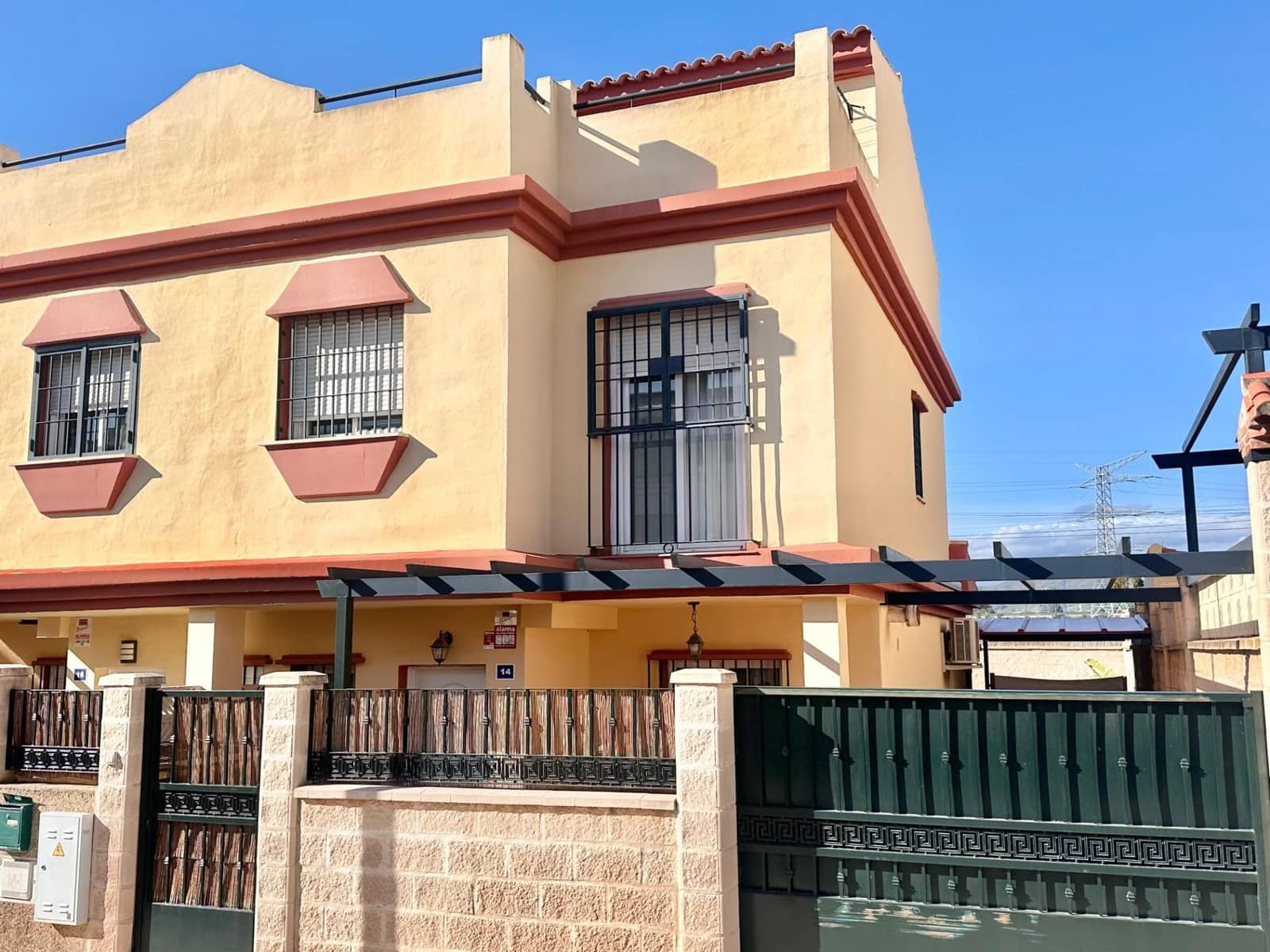 3 sypialnia Dom blizniak na sprzedaż w Cartama z basenem garażem - 385 000 € (Ref: 9530728)