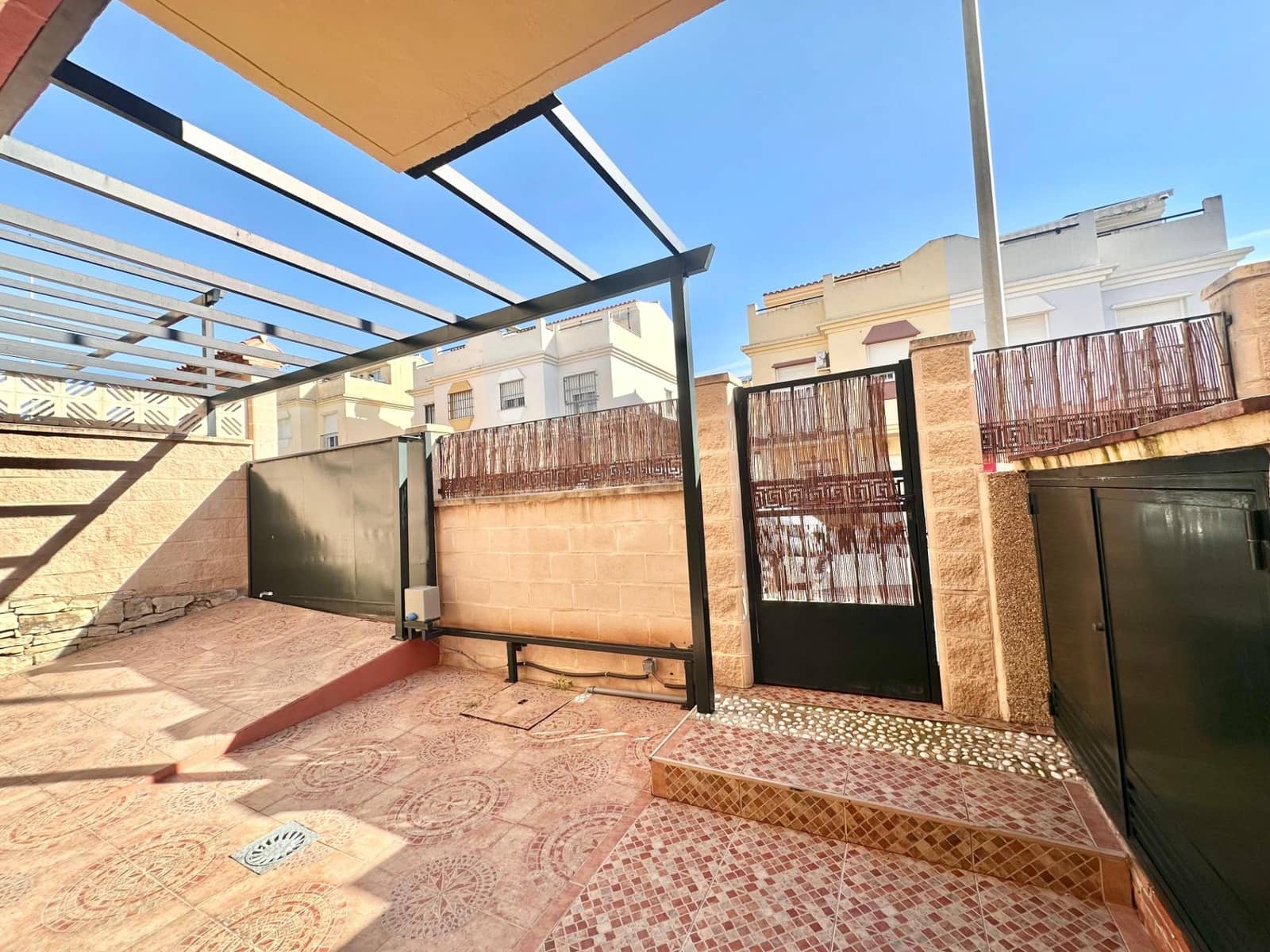 3 sypialnia Dom blizniak na sprzedaż w Cartama z basenem garażem - 385 000 € (Ref: 9530728)