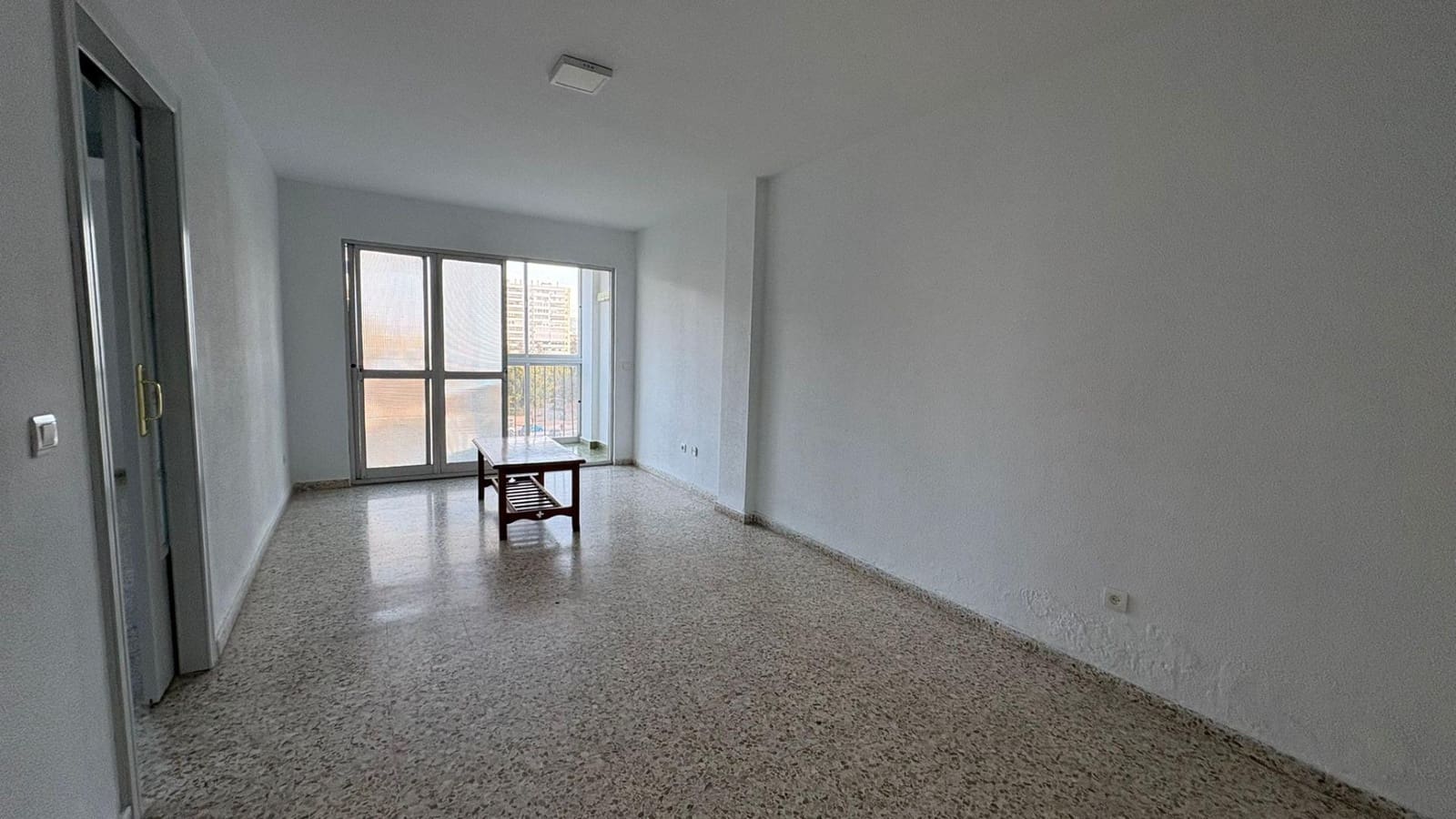 3 soveværelse Lejlighed til leje i Malaga by - € 1.200 (Ref: 9533835)