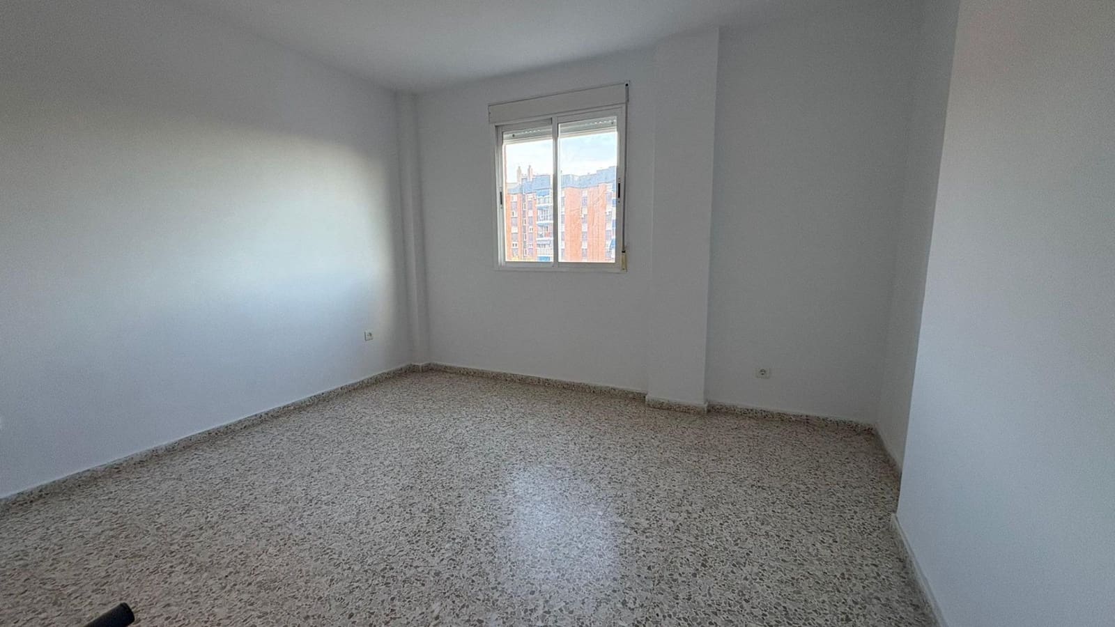 3 soveværelse Lejlighed til leje i Malaga by - € 1.200 (Ref: 9533835)