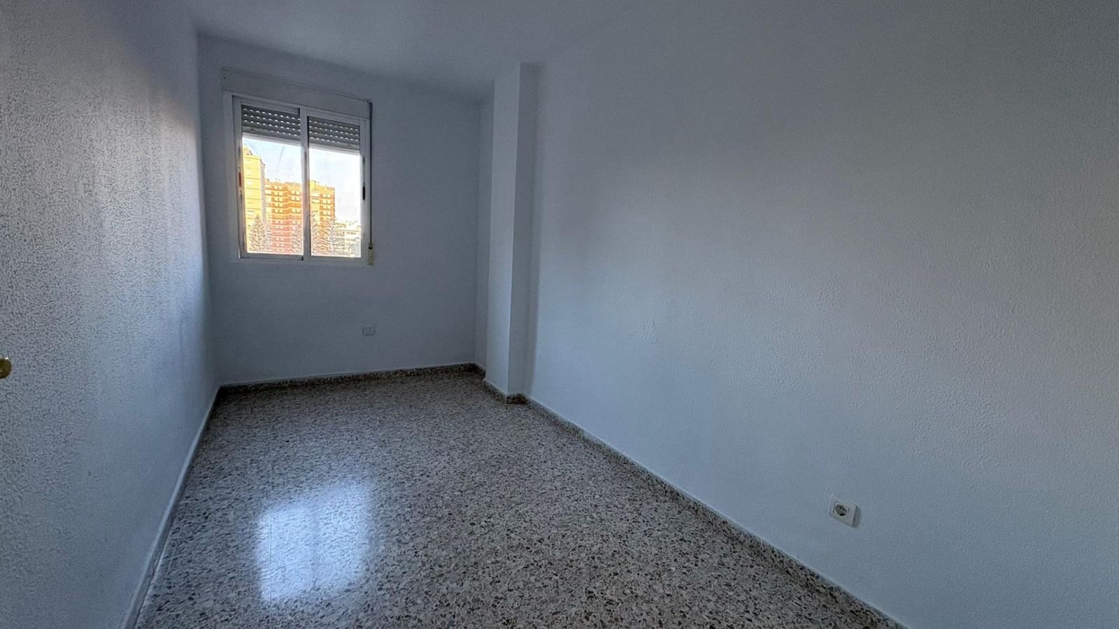 3 soveværelse Lejlighed til leje i Malaga by - € 1.200 (Ref: 9533835)