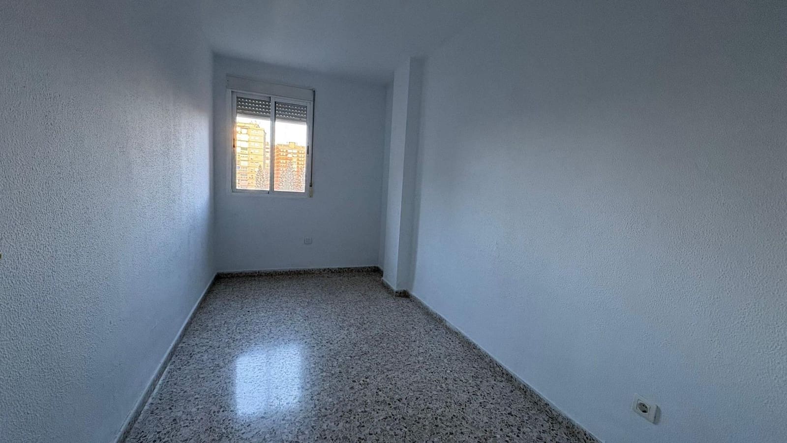 3 soveværelse Lejlighed til leje i Malaga by - € 1.200 (Ref: 9533835)