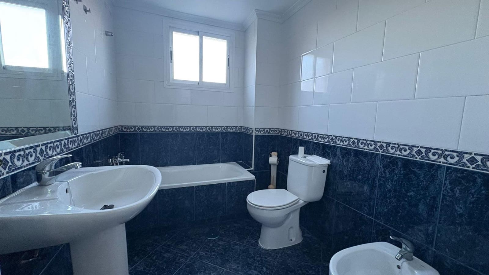 3 soveværelse Lejlighed til leje i Malaga by - € 1.200 (Ref: 9533835)